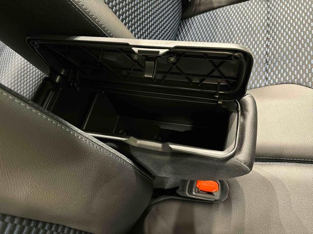 タント カスタムＲＳ　ターボ　運転席・助手席シートヒーター　純正ナビ装着用アップグレードパック　両側電動スライドドア　格納式リヤドアサンシェード　本革巻ステアリングホイール　運転席シートリフター　チルトステアリング　オートライト　キーフリーシステム（30枚目）