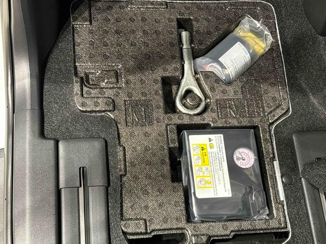 タント カスタムＲＳ　ターボ　運転席・助手席シートヒーター　純正ナビ装着用アップグレードパック　両側電動スライドドア　格納式リヤドアサンシェード　本革巻ステアリングホイール　運転席シートリフター　チルトステアリング　オートライト　キーフリーシステム（33枚目）