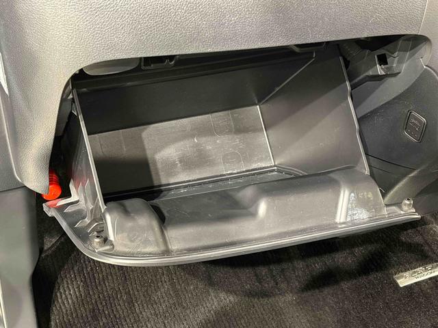 フレアワゴンカスタムスタイル ＸＴ　ナビゲーションシステム　両側電動スライドドア　ＥＴＣ　バックカメラ　オートライト　トップシェイドガラス　アイドリングストップ　運転席シートリフター　リヤワイパー　ロールサンシェード（32枚目）