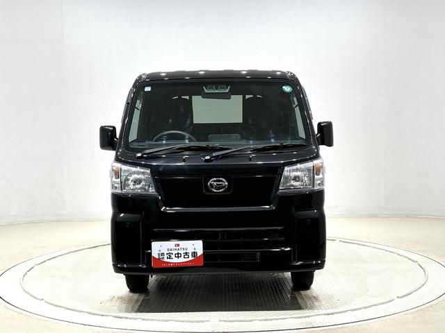 ハイゼットトラック スタンダード　トップシェイドガラス　オートハイビーム　運転席ＳＲＳエアバック　バックソナー　電動式パワーステアリング　あゆみ板掛けテールゲート　ＶＳＣ＆ＴＲＣ　衝突警報機能　衝突回避支援ブレーキ　車線逸脱警報機能　標識認識機能　先行車発進お知らせ機能（6枚目）