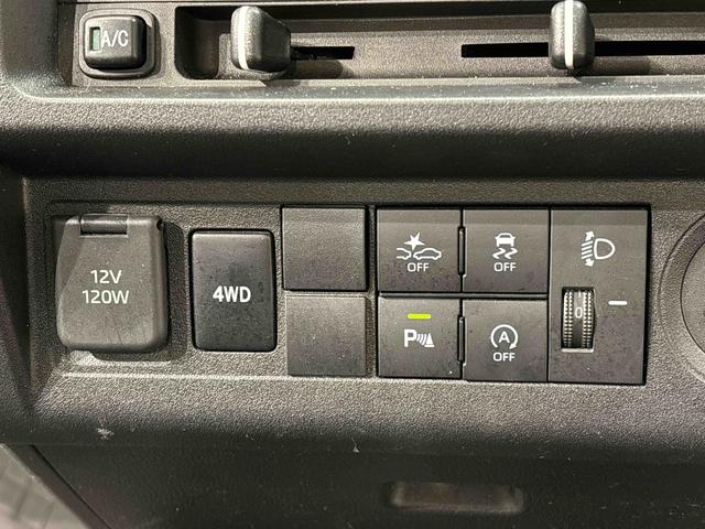 ハイゼットトラック スタンダード　トップシェイドガラス　オートハイビーム　運転席ＳＲＳエアバック　バックソナー　電動式パワーステアリング　あゆみ板掛けテールゲート　ＶＳＣ＆ＴＲＣ　衝突警報機能　衝突回避支援ブレーキ　車線逸脱警報機能　標識認識機能　先行車発進お知らせ機能（14枚目）