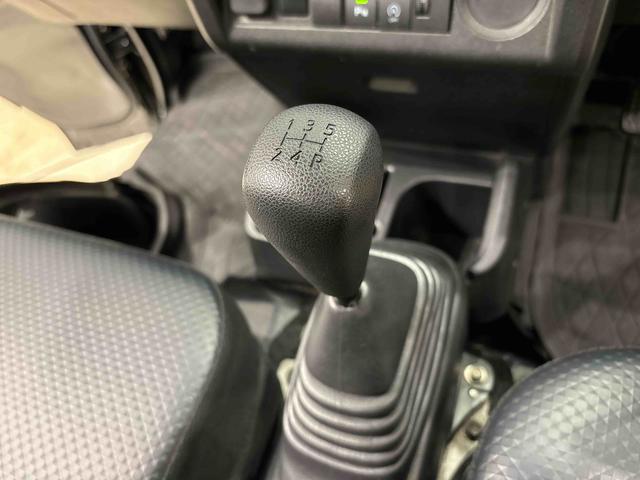ハイゼットトラック スタンダード　トップシェイドガラス　オートハイビーム　運転席ＳＲＳエアバック　バックソナー　電動式パワーステアリング　あゆみ板掛けテールゲート　ＶＳＣ＆ＴＲＣ　衝突警報機能　衝突回避支援ブレーキ　車線逸脱警報機能　標識認識機能　先行車発進お知らせ機能（21枚目）