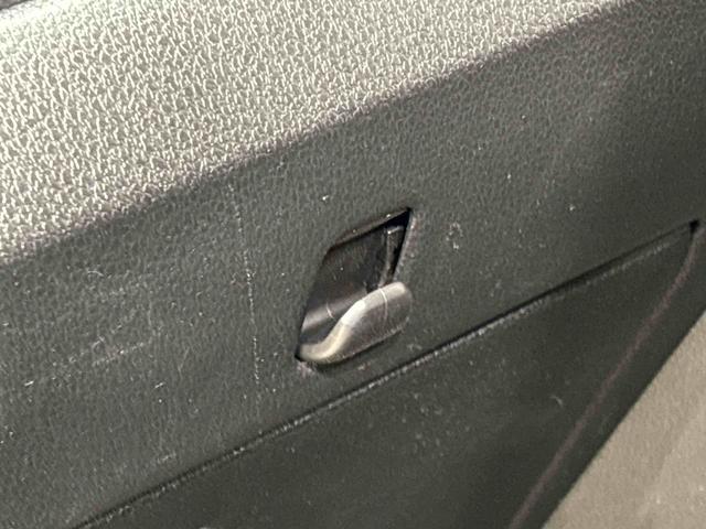 ハイゼットトラック スタンダード　トップシェイドガラス　オートハイビーム　運転席ＳＲＳエアバック　バックソナー　電動式パワーステアリング　あゆみ板掛けテールゲート　ＶＳＣ＆ＴＲＣ　衝突警報機能　衝突回避支援ブレーキ　車線逸脱警報機能　標識認識機能　先行車発進お知らせ機能（28枚目）