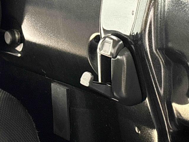 ハイゼットトラック スタンダード　トップシェイドガラス　オートハイビーム　運転席ＳＲＳエアバック　バックソナー　電動式パワーステアリング　あゆみ板掛けテールゲート　ＶＳＣ＆ＴＲＣ　衝突警報機能　衝突回避支援ブレーキ　車線逸脱警報機能　標識認識機能　先行車発進お知らせ機能（30枚目）