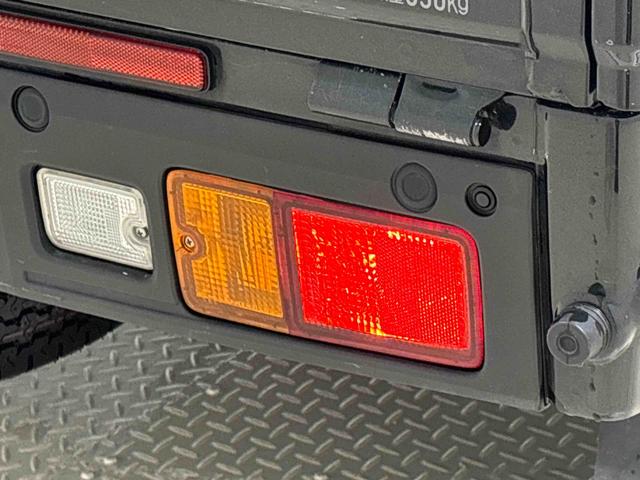 ハイゼットトラック スタンダード　トップシェイドガラス　オートハイビーム　運転席ＳＲＳエアバック　バックソナー　電動式パワーステアリング　あゆみ板掛けテールゲート　ＶＳＣ＆ＴＲＣ　衝突警報機能　衝突回避支援ブレーキ　車線逸脱警報機能　標識認識機能　先行車発進お知らせ機能（45枚目）