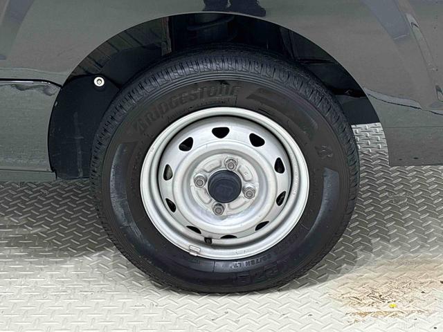 ハイゼットトラック スタンダード　トップシェイドガラス　オートハイビーム　運転席ＳＲＳエアバック　バックソナー　電動式パワーステアリング　あゆみ板掛けテールゲート　ＶＳＣ＆ＴＲＣ　衝突警報機能　衝突回避支援ブレーキ　車線逸脱警報機能　標識認識機能　先行車発進お知らせ機能（46枚目）