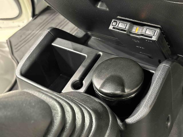 ハイゼットトラック スタンダード 5MT ETC車載器 AM/FMラジオ ハロゲンヘッドランプ 運転席SRSエアバック 電動式パワーステアリング AM/FMラジオ あゆみ板掛けテールゲート スペアタイヤ ガードフレーム(17枚目)