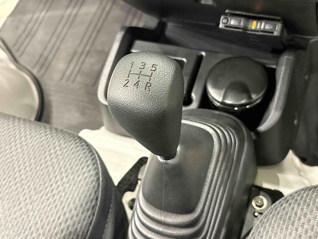 ハイゼットトラック スタンダード 5MT ETC車載器 AM/FMラジオ ハロゲンヘッドランプ 運転席SRSエアバック 電動式パワーステアリング AM/FMラジオ あゆみ板掛けテールゲート スペアタイヤ ガードフレーム(18枚目)