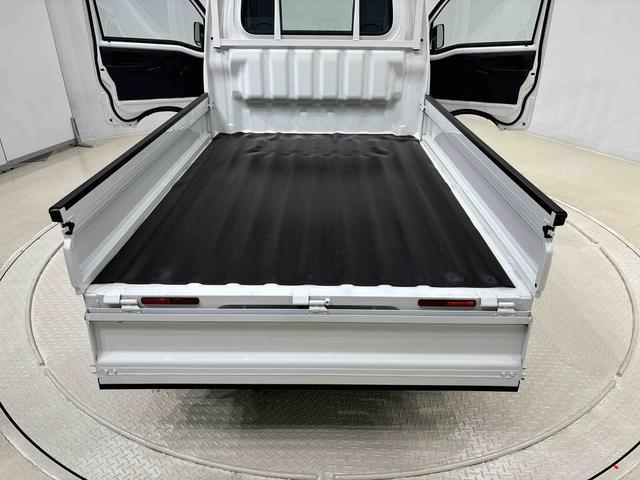 ハイゼットトラック スタンダード 5MT ETC車載器 AM/FMラジオ ハロゲンヘッドランプ 運転席SRSエアバック 電動式パワーステアリング AM/FMラジオ あゆみ板掛けテールゲート スペアタイヤ ガードフレーム(29枚目)