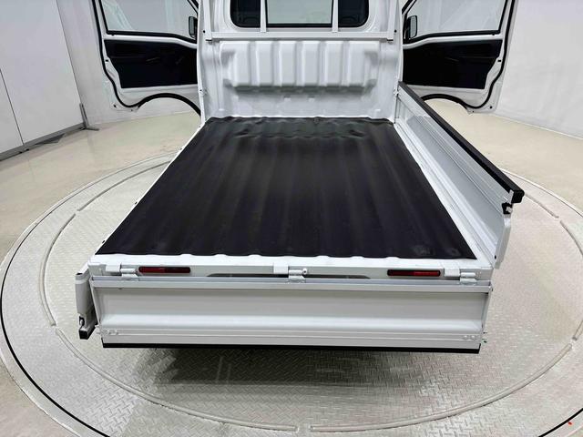 ハイゼットトラック スタンダード 5MT ETC車載器 AM/FMラジオ ハロゲンヘッドランプ 運転席SRSエアバック 電動式パワーステアリング AM/FMラジオ あゆみ板掛けテールゲート スペアタイヤ ガードフレーム(30枚目)