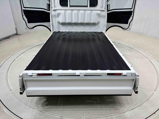 ハイゼットトラック スタンダード 5MT ETC車載器 AM/FMラジオ ハロゲンヘッドランプ 運転席SRSエアバック 電動式パワーステアリング AM/FMラジオ あゆみ板掛けテールゲート スペアタイヤ ガードフレーム(31枚目)