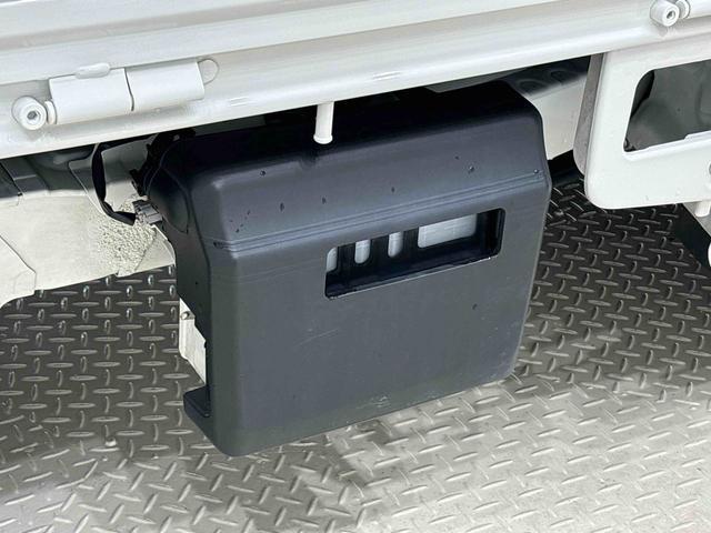 ハイゼットトラック スタンダード 5MT ETC車載器 AM/FMラジオ ハロゲンヘッドランプ 運転席SRSエアバック 電動式パワーステアリング AM/FMラジオ あゆみ板掛けテールゲート スペアタイヤ ガードフレーム(34枚目)