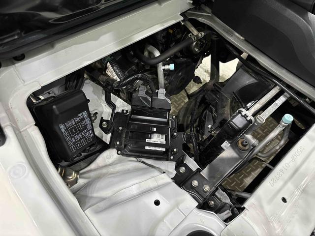 ハイゼットトラック スタンダード 5MT ETC車載器 AM/FMラジオ ハロゲンヘッドランプ 運転席SRSエアバック 電動式パワーステアリング AM/FMラジオ あゆみ板掛けテールゲート スペアタイヤ ガードフレーム(35枚目)