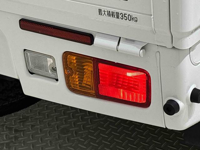 ハイゼットトラック スタンダード 5MT ETC車載器 AM/FMラジオ ハロゲンヘッドランプ 運転席SRSエアバック 電動式パワーステアリング AM/FMラジオ あゆみ板掛けテールゲート スペアタイヤ ガードフレーム(39枚目)