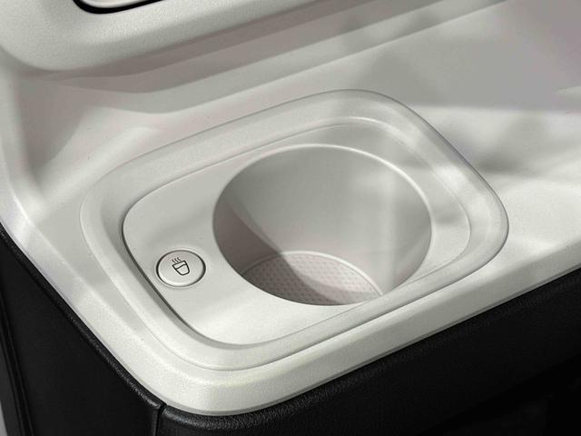 ムーヴキャンバス ストライプスG 保温機能付きドリンクホルダー シートヒーター 後席両側パワースライドドア バックモニター オートライト サイドエアバッグ 電動パーキングブレーキ オートエアコン LEDヘッドライト・フォグランプ キーフリーシステム プッシュボタンスタート(31枚目)