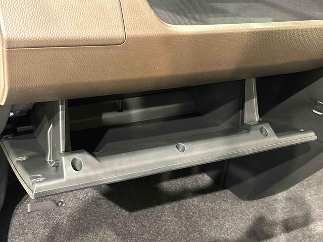 トール Ｇターボ　ＬＥＤヘッドランプ　１４インチフルホイールキャップ　オートライト　プッシュボタンスタート　パワースライドドア　コーナーセンサー（31枚目）