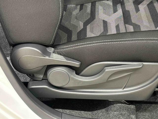 タフト Ｇ　ダーククロムベンチャー　運転席・助手席シートヒーター　純正ナビ装着用アップグレードパック　電動パーキングブレーキブレーキ　オートブレーキホールド機能　運転席シートリフター　チルトステアリング　オートライト　キーフリーシステム（28枚目）