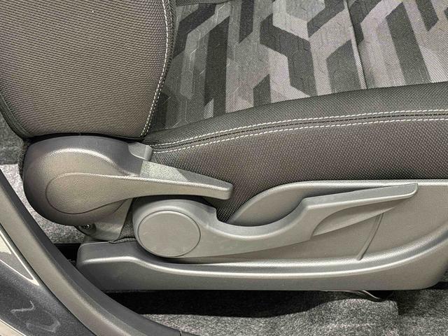 タフト G クロムベンチャー 運転席・助手席シートヒーター 純正ナビ装着用アップグレードパック 電動パーキングブレーキブレーキ オートブレーキホールド機能 本革巻ステアリングホイール リバース連動リヤワイパー 15インチアルミホイール キーフリーシステム(28枚目)