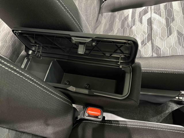 タフト G クロムベンチャー 運転席・助手席シートヒーター 純正ナビ装着用アップグレードパック 電動パーキングブレーキブレーキ オートブレーキホールド機能 本革巻ステアリングホイール リバース連動リヤワイパー 15インチアルミホイール キーフリーシステム(30枚目)