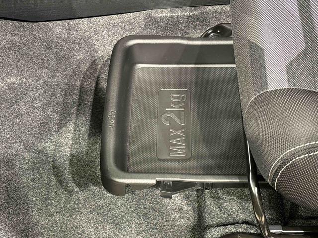 タフト G クロムベンチャー 運転席・助手席シートヒーター 純正ナビ装着用アップグレードパック 電動パーキングブレーキブレーキ オートブレーキホールド機能 本革巻ステアリングホイール リバース連動リヤワイパー 15インチアルミホイール キーフリーシステム(33枚目)