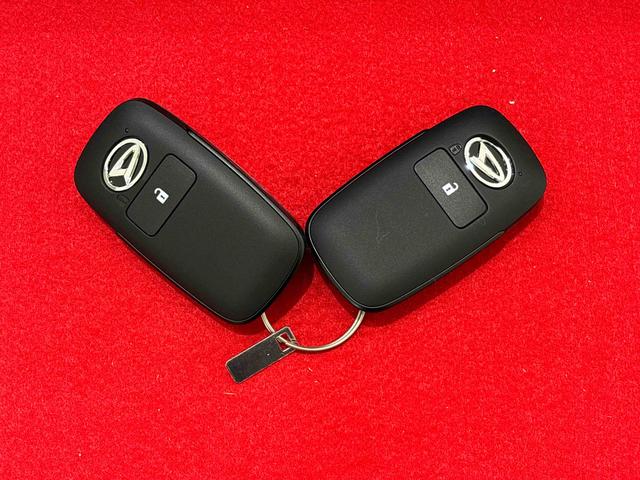 タフト G クロムベンチャー 運転席・助手席シートヒーター 純正ナビ装着用アップグレードパック 電動パーキングブレーキブレーキ オートブレーキホールド機能 本革巻ステアリングホイール リバース連動リヤワイパー 15インチアルミホイール キーフリーシステム(48枚目)