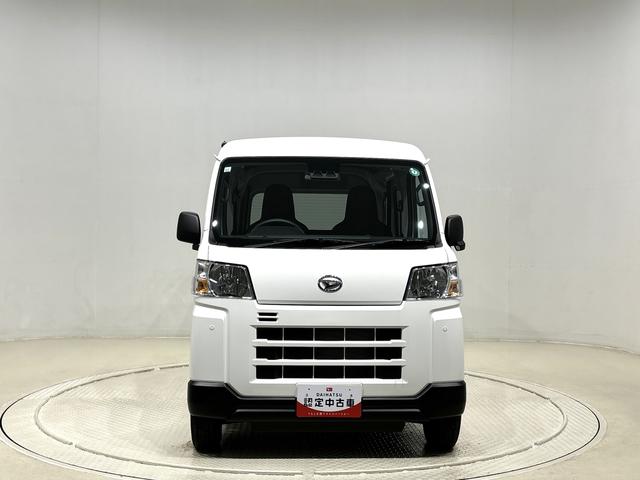 ハイゼットカーゴ DX キーレスエントリー オーバーヘッドシェルフ AMFMラジオ リヤヒーター オーバーヘッドシェルフ ヒルホールドシステム VSC&TRC リバース連動リヤワイパー 手引き式サイドブレーキ フロントドアパワーウインドウ(運転席挟み込み防止機構付き)(6枚目)