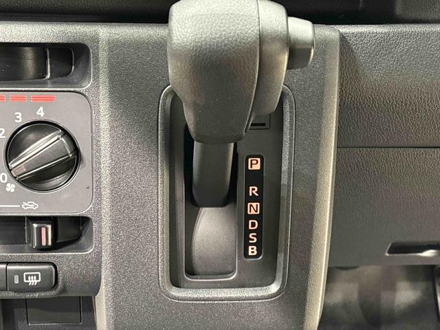 ハイゼットカーゴ DX キーレスエントリー オーバーヘッドシェルフ AMFMラジオ リヤヒーター オーバーヘッドシェルフ ヒルホールドシステム VSC&TRC リバース連動リヤワイパー 手引き式サイドブレーキ フロントドアパワーウインドウ(運転席挟み込み防止機構付き)(14枚目)