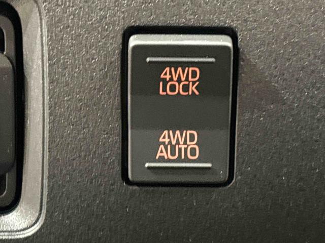 ハイゼットカーゴ DX キーレスエントリー オーバーヘッドシェルフ AMFMラジオ リヤヒーター オーバーヘッドシェルフ ヒルホールドシステム VSC&TRC リバース連動リヤワイパー 手引き式サイドブレーキ フロントドアパワーウインドウ(運転席挟み込み防止機構付き)(17枚目)