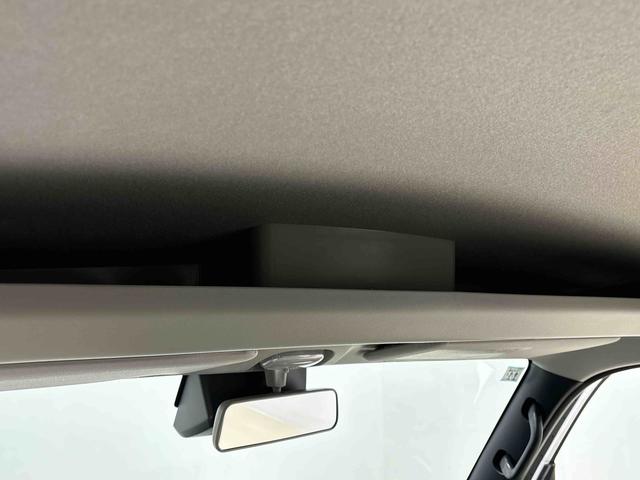 ハイゼットカーゴ DX キーレスエントリー オーバーヘッドシェルフ AMFMラジオ リヤヒーター オーバーヘッドシェルフ ヒルホールドシステム VSC&TRC リバース連動リヤワイパー 手引き式サイドブレーキ フロントドアパワーウインドウ(運転席挟み込み防止機構付き)(23枚目)