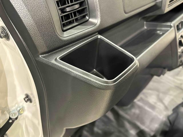 ハイゼットカーゴ DX キーレスエントリー オーバーヘッドシェルフ AMFMラジオ リヤヒーター オーバーヘッドシェルフ ヒルホールドシステム VSC&TRC リバース連動リヤワイパー 手引き式サイドブレーキ フロントドアパワーウインドウ(運転席挟み込み防止機構付き)(24枚目)