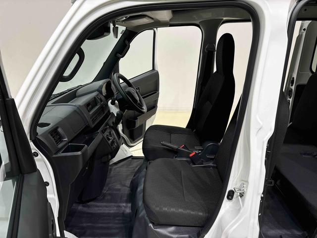 ハイゼットカーゴ DX キーレスエントリー オーバーヘッドシェルフ AMFMラジオ リヤヒーター オーバーヘッドシェルフ ヒルホールドシステム VSC&TRC リバース連動リヤワイパー 手引き式サイドブレーキ フロントドアパワーウインドウ(運転席挟み込み防止機構付き)(26枚目)