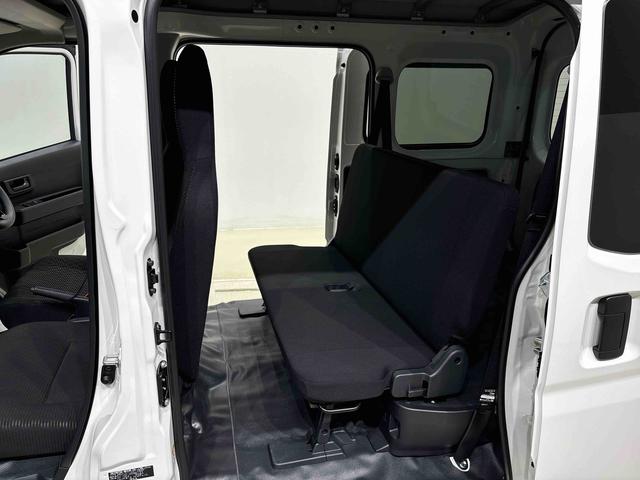 ハイゼットカーゴ DX キーレスエントリー オーバーヘッドシェルフ AMFMラジオ リヤヒーター オーバーヘッドシェルフ ヒルホールドシステム VSC&TRC リバース連動リヤワイパー 手引き式サイドブレーキ フロントドアパワーウインドウ(運転席挟み込み防止機構付き)(27枚目)