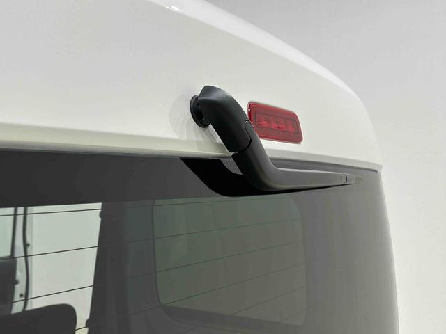 ハイゼットカーゴ DX キーレスエントリー オーバーヘッドシェルフ AMFMラジオ リヤヒーター オーバーヘッドシェルフ ヒルホールドシステム VSC&TRC リバース連動リヤワイパー 手引き式サイドブレーキ フロントドアパワーウインドウ(運転席挟み込み防止機構付き)(28枚目)