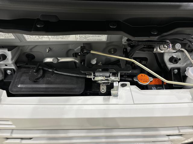 ハイゼットカーゴ DX キーレスエントリー オーバーヘッドシェルフ AMFMラジオ リヤヒーター オーバーヘッドシェルフ ヒルホールドシステム VSC&TRC リバース連動リヤワイパー 手引き式サイドブレーキ フロントドアパワーウインドウ(運転席挟み込み防止機構付き)(33枚目)