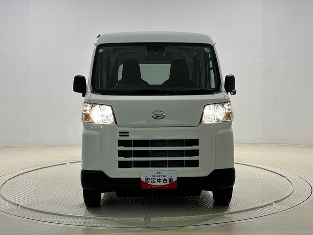 ハイゼットカーゴ DX キーレスエントリー オーバーヘッドシェルフ AMFMラジオ リヤヒーター オーバーヘッドシェルフ ヒルホールドシステム VSC&TRC リバース連動リヤワイパー 手引き式サイドブレーキ フロントドアパワーウインドウ(運転席挟み込み防止機構付き)(37枚目)