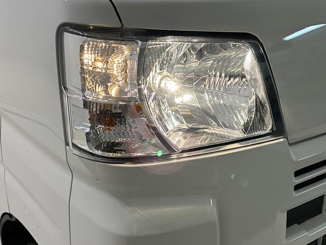 ハイゼットカーゴ DX キーレスエントリー オーバーヘッドシェルフ AMFMラジオ リヤヒーター オーバーヘッドシェルフ ヒルホールドシステム VSC&TRC リバース連動リヤワイパー 手引き式サイドブレーキ フロントドアパワーウインドウ(運転席挟み込み防止機構付き)(38枚目)