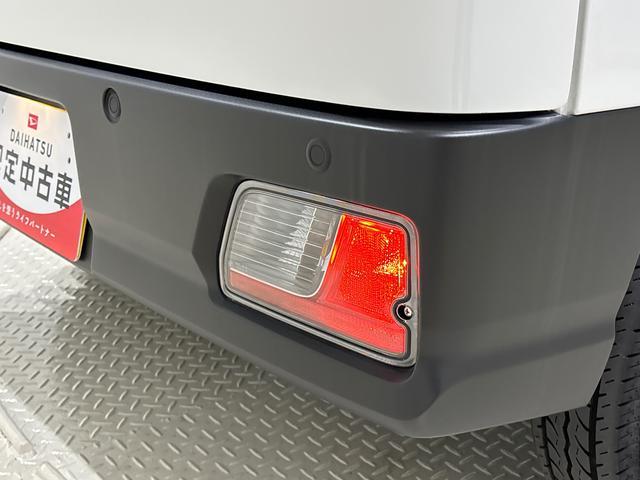 ハイゼットカーゴ DX キーレスエントリー オーバーヘッドシェルフ AMFMラジオ リヤヒーター オーバーヘッドシェルフ ヒルホールドシステム VSC&TRC リバース連動リヤワイパー 手引き式サイドブレーキ フロントドアパワーウインドウ(運転席挟み込み防止機構付き)(39枚目)