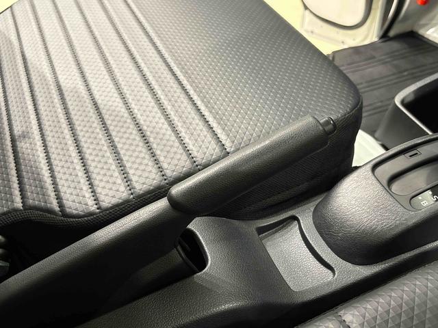 ハイゼットトラック ハイルーフ　４ＷＤ　ディスプレイオーディオ　バックモニター　ＥＴＣ車載器　オートライト　プッシュボタンスタート　キーフリーシステム　スペアタイヤ　マニュアルエアコン　運転席・助手席パワーウィンドウ　アイドリングストップ機能（28枚目）