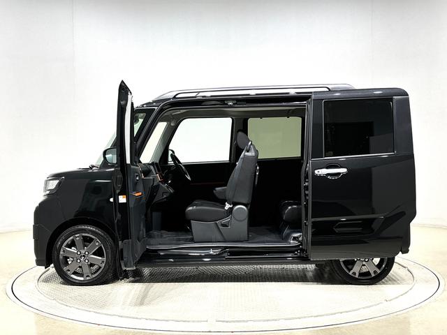タント ファンクロスターボ　ＬＥＤオートライト　パワースライドドアウェルカムオープン機能　電動パーキングブレーキ　運転席助手席シートヒーター　　フルホイールキャツプ　キーフリーシステム　　オート電動格納式ドアミラー（8枚目）