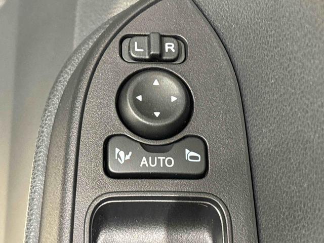 タント ファンクロスターボ　ＬＥＤオートライト　パワースライドドアウェルカムオープン機能　電動パーキングブレーキ　運転席助手席シートヒーター　　フルホイールキャツプ　キーフリーシステム　　オート電動格納式ドアミラー（24枚目）