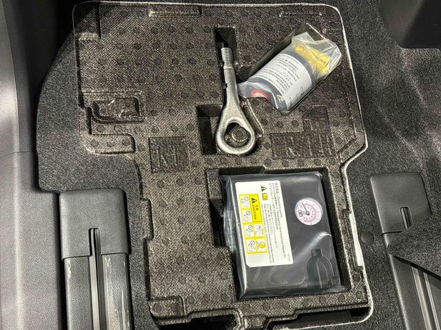 タント ファンクロスターボ　ＬＥＤオートライト　パワースライドドアウェルカムオープン機能　電動パーキングブレーキ　運転席助手席シートヒーター　　フルホイールキャツプ　キーフリーシステム　　オート電動格納式ドアミラー（33枚目）