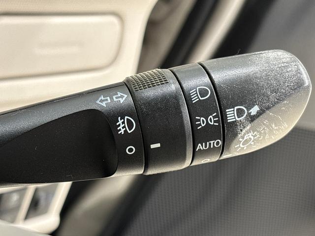 ムーヴキャンバス Xメイクアップ SAII CDチューナー 電動格納ドアミラー ハロゲンライト LEDフォグランプ 置き楽ボックス オートライト プッシュボタンスタート セキュリティアラーム(17枚目)