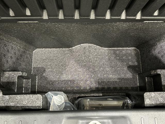 ムーヴキャンバス Xメイクアップ SAII CDチューナー 電動格納ドアミラー ハロゲンライト LEDフォグランプ 置き楽ボックス オートライト プッシュボタンスタート セキュリティアラーム(35枚目)