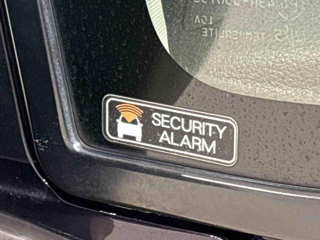 不正にドアを開けると室内ブザーが鳴り、外部にクラクションで異常をお知らせするセキュリティアラーム