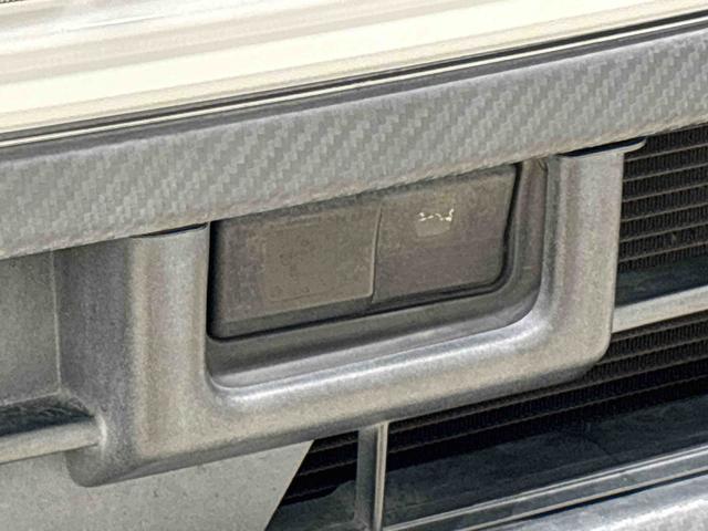 リヤのソナーセンサーとフロントグリルのレーザーレーダーセンサーで前後を監視。衝突の回避、あるいは被害軽減をアシストします！