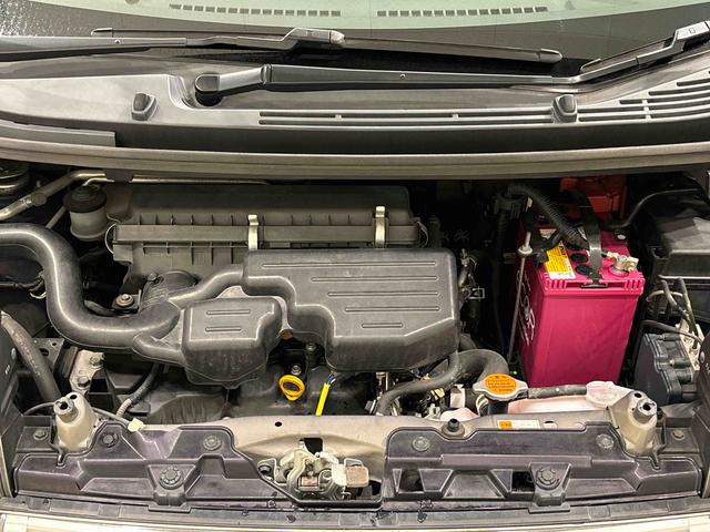 エンジンルーム内もクリーニング作業により、綺麗な状態に仕上がっています。