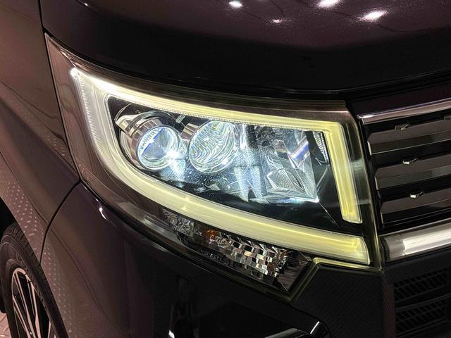 対象物が見やすく白く明るい光で夜間走行をサポートするＬＥＤヘッドランプ（ロービーム・オートレベリング機能・ＬＥＤクリアランス付き）を装備