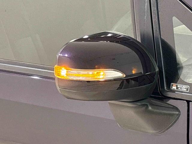 歩行者や他のドライバーからの被視認性が高いＬＥＤターンランプ付き電動格納ドアミラー