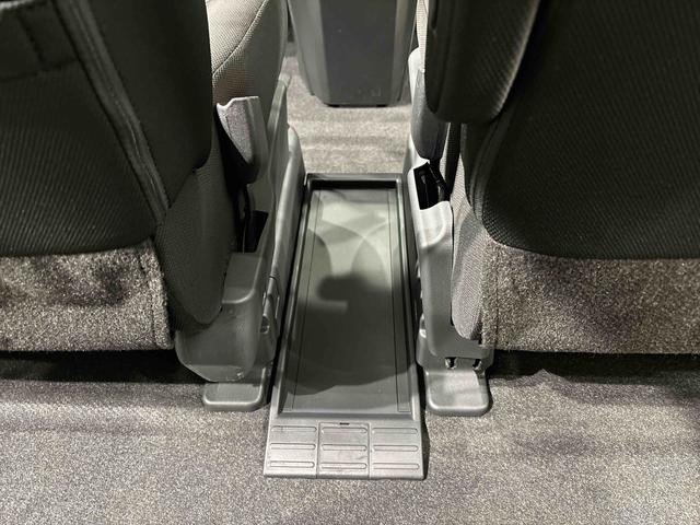 トール カスタムＧ　ターボ　　両側パワースライドドア　電子パーキング　ＬＥＤヘッドランプ・フォグランプ　　１５インチアルミホイール　オートライト　プッシュボタンスタート　クルーズコントロール　　コーナーセンサー　パワースライドドア　キーフリーシステム（28枚目）