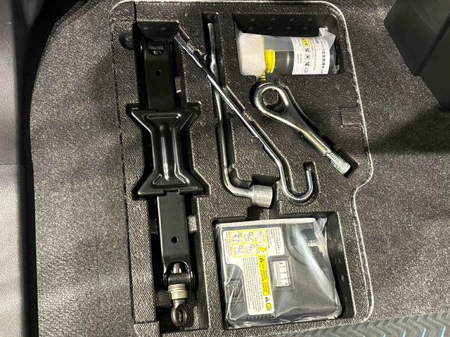 トール カスタムＧ　ターボ　　両側パワースライドドア　電子パーキング　ＬＥＤヘッドランプ・フォグランプ　　１５インチアルミホイール　オートライト　プッシュボタンスタート　クルーズコントロール　　コーナーセンサー　パワースライドドア　キーフリーシステム（32枚目）